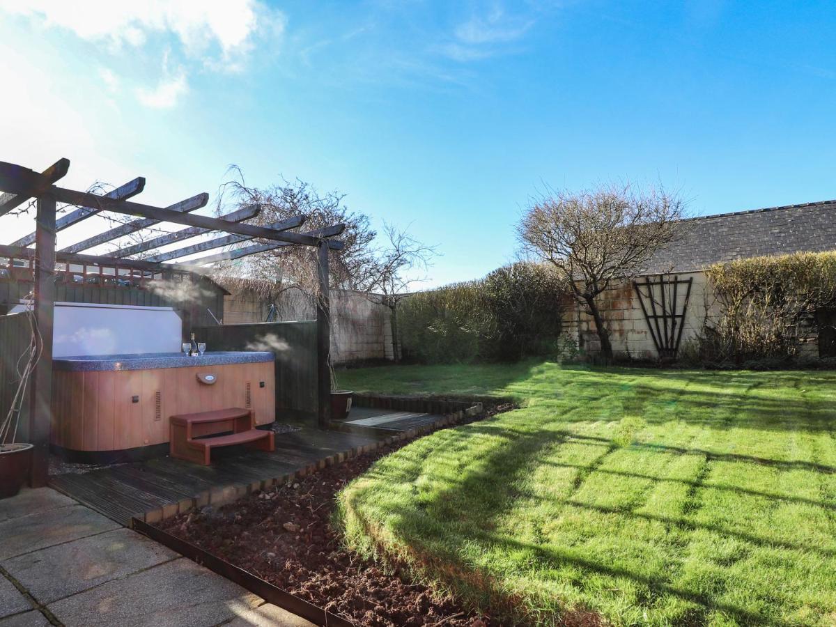 Y Stabl Vila Fishguard Exterior foto